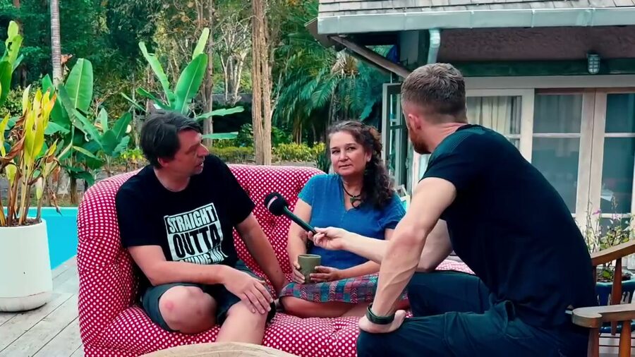 Lutz und Marcin auf Lutz' Terrasse in Chiang Mai