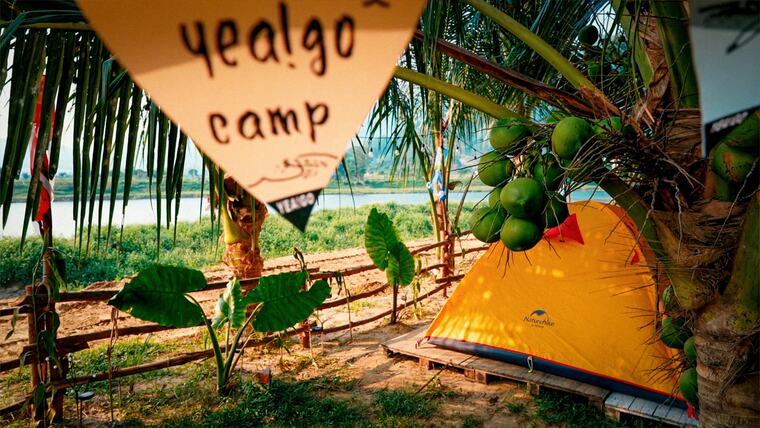 Das Zeltcamp unter Palmen